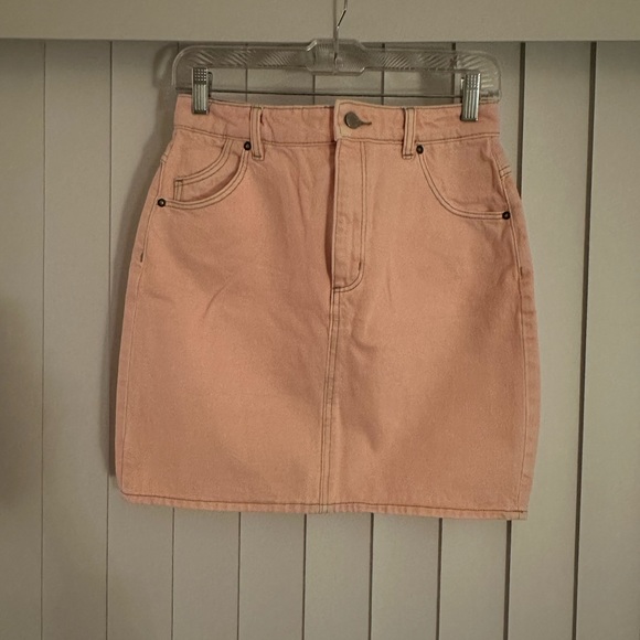 Rolla‘s High Mini Skirt in 80s Pink - Picture 2 of 3
